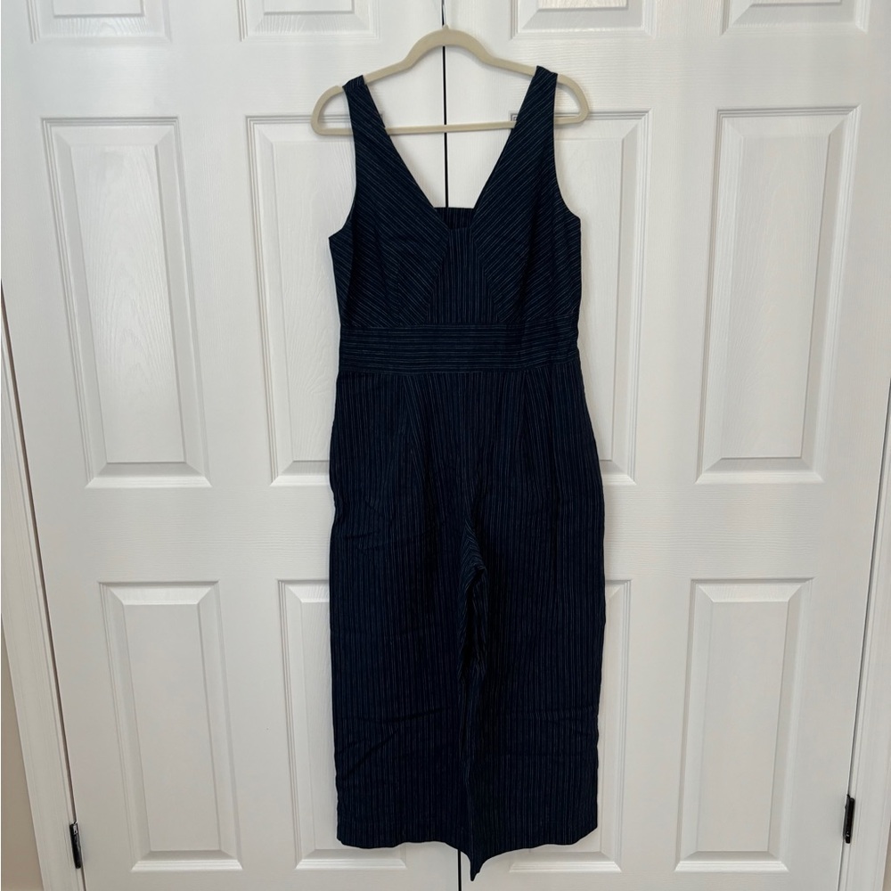 Banana Republic Woman Sleeveless PINSTRIPE Jumpsuit Navy Combo Size 8 - NWT